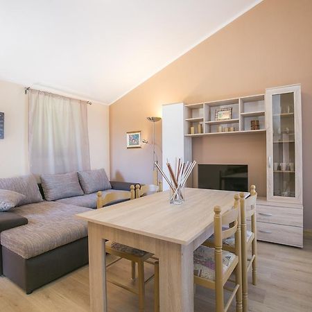Apartment Gino Ravni Phòng bức ảnh