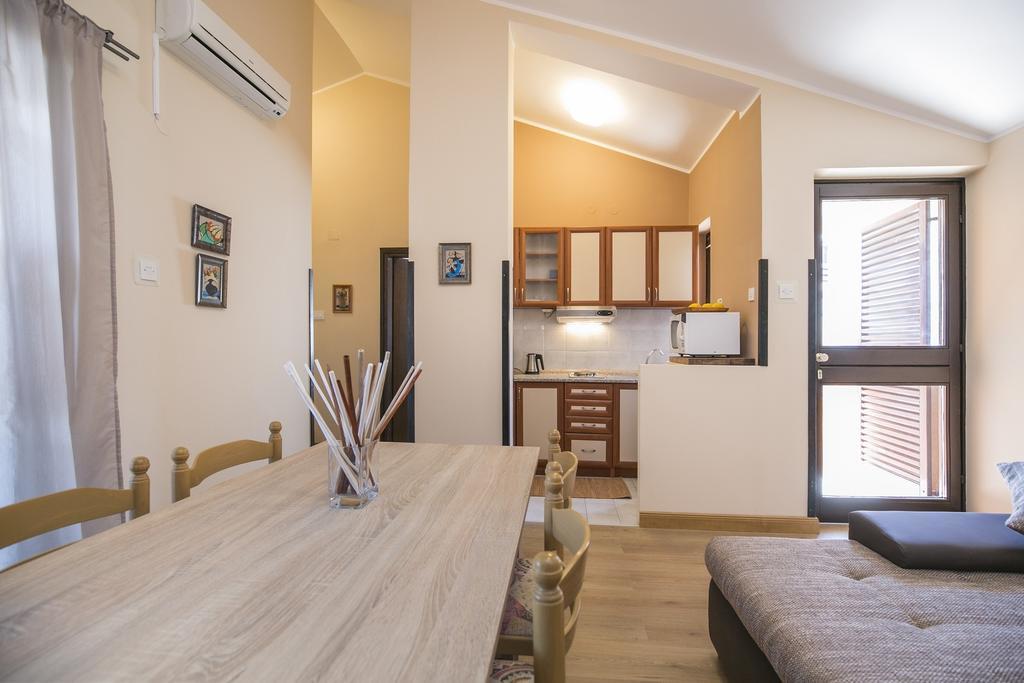 Apartment Gino Ravni Phòng bức ảnh